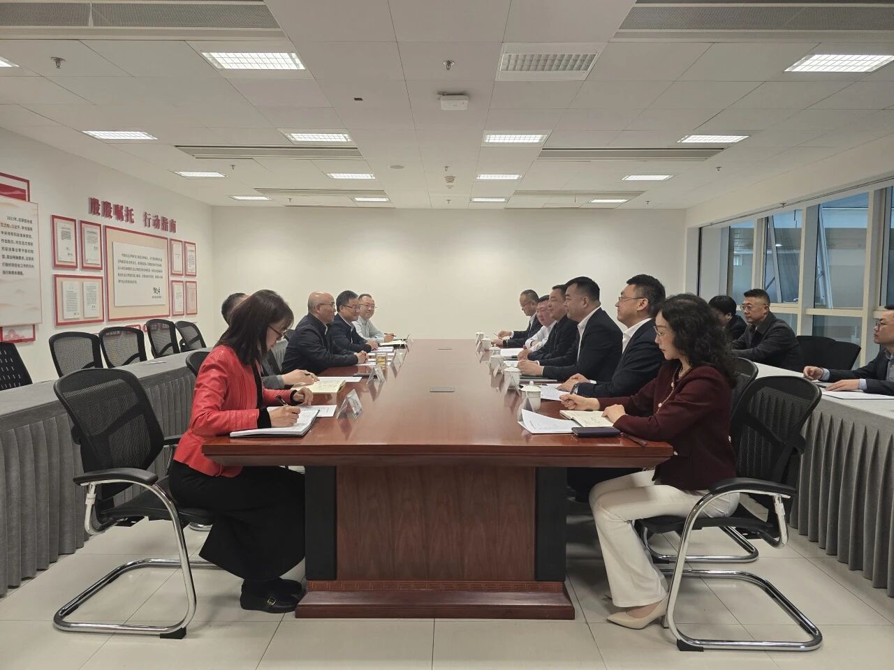 2044313122799415296.jpg 1311804d41bf9d36719901e370a922cd.jpg